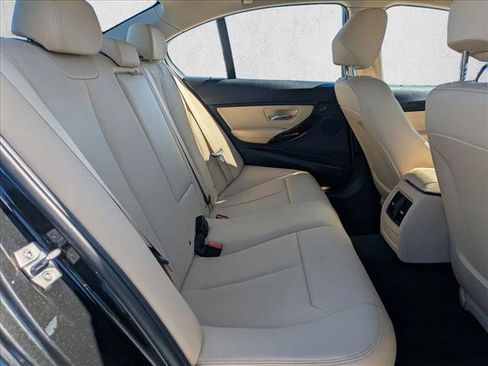 Used 2017 BMW 320i Sedan image 18