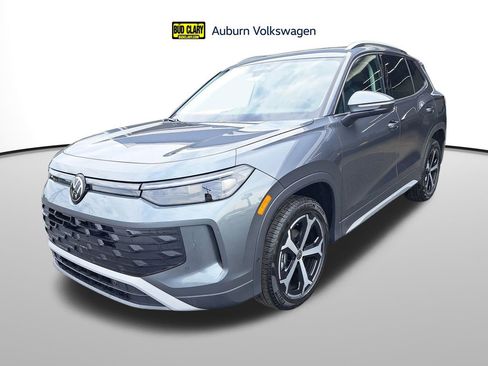 New 2025 Volkswagen Tiguan SE image 1