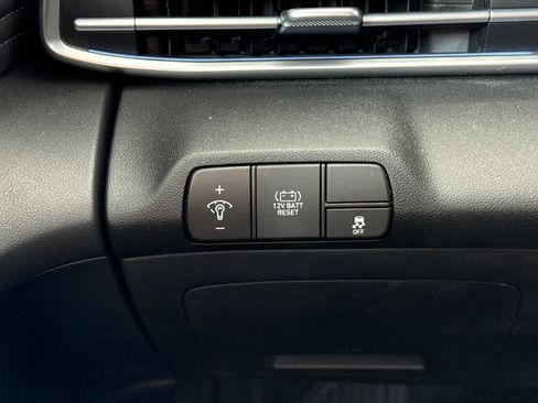 Used 2025 Hyundai Elantra Limited FWD image 37