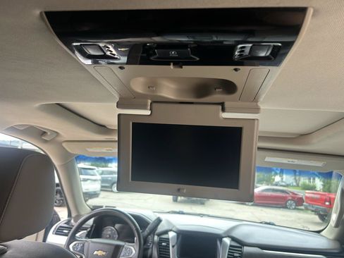 Used 2017 Chevrolet Suburban LT AWD/4WD image 51