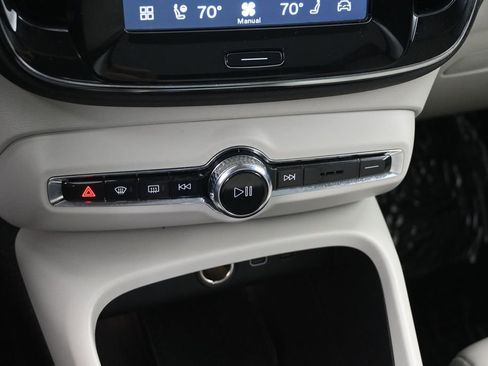 Used 2023 Volvo XC40 B5 Ultimate w/ Climate Package AWD/4WD image 19