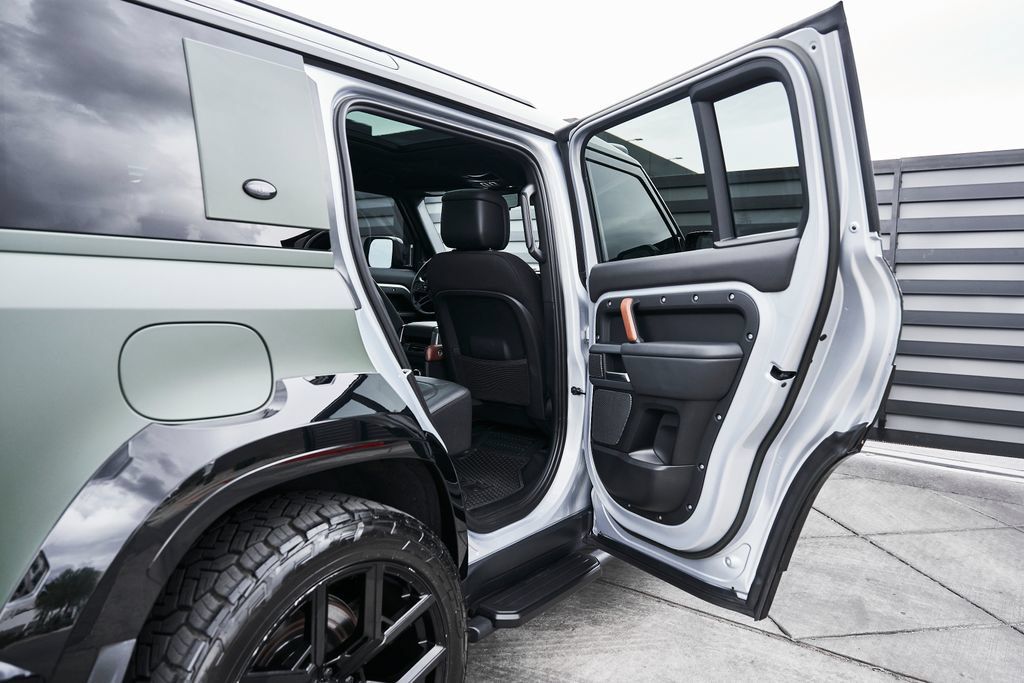 Used 2023 Land Rover Defender 110 X AWD/4WD image 32