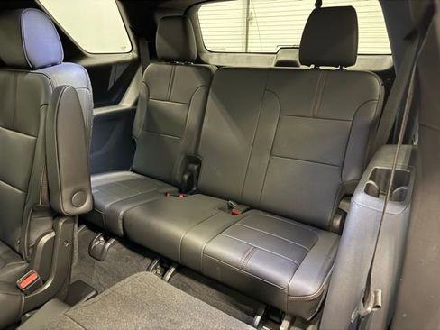 Used 2023 Chevrolet Traverse RS image 33