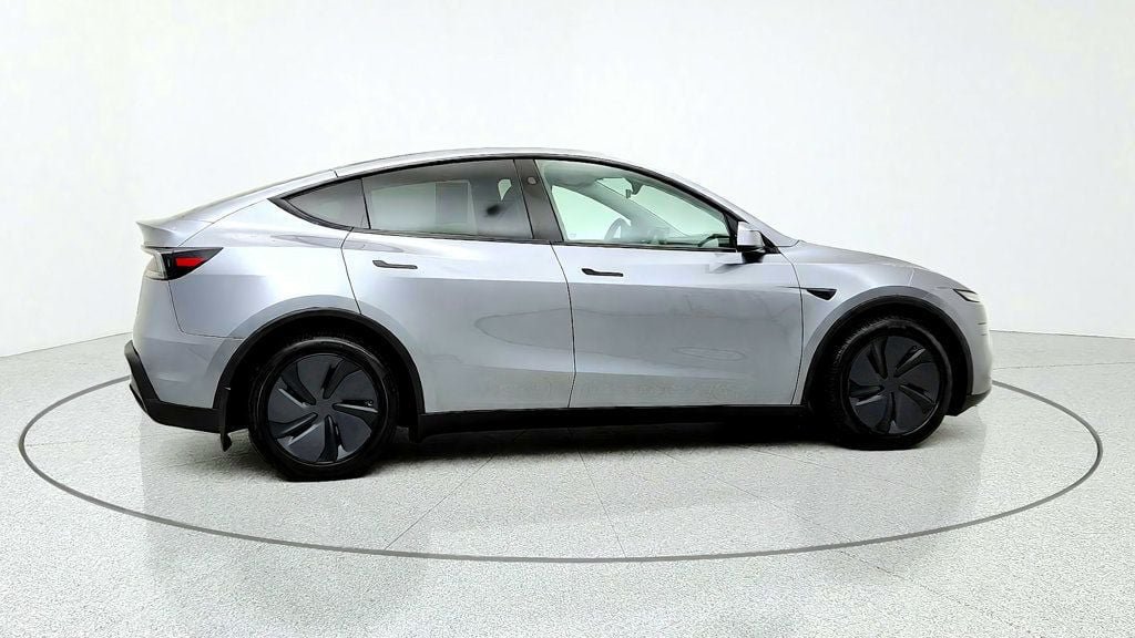 Used 2026 Tesla Model Y Long Range AWD/4WD image 4