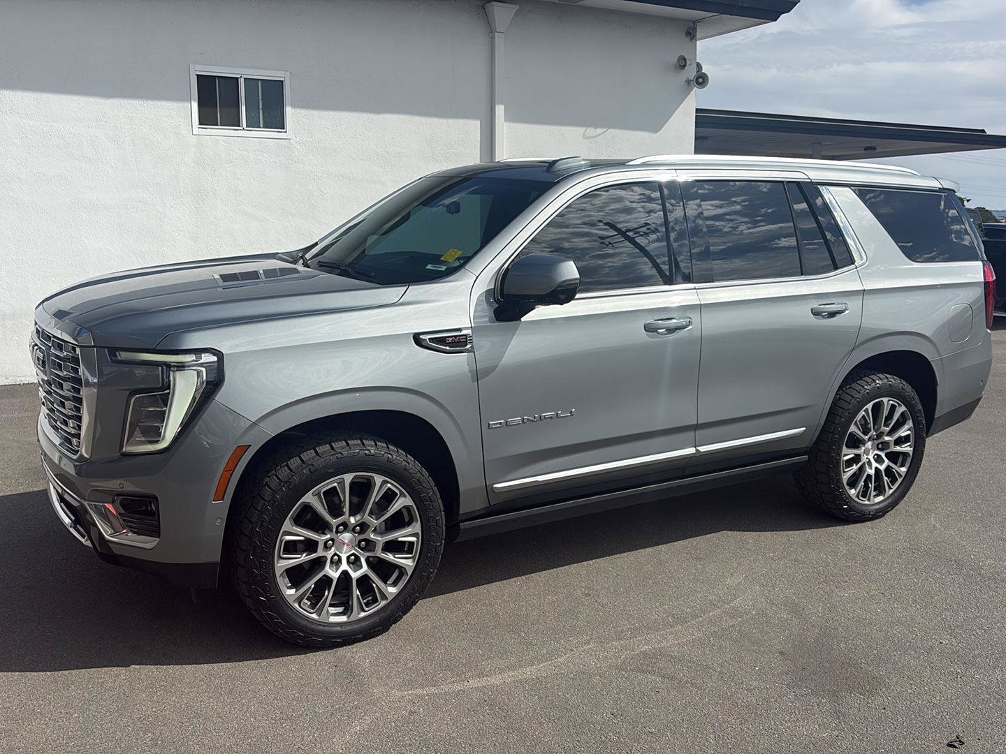 Used 2025 GMC Yukon Denali w/ Denali Reserve Package AWD/4WD image 7