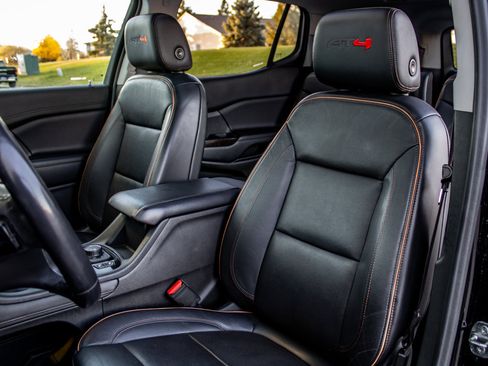 Used 2020 GMC Acadia AT4 image 20