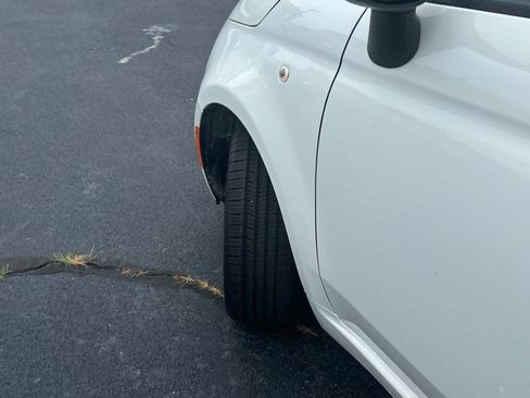 Used 2015 FIAT 500 Pop image 10