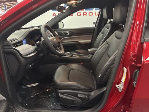 New 2025 Jeep Compass Latitude image 16