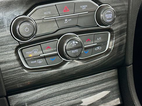 Used 2022 Chrysler 300 Touring w/ Sport Appearance Package image 22