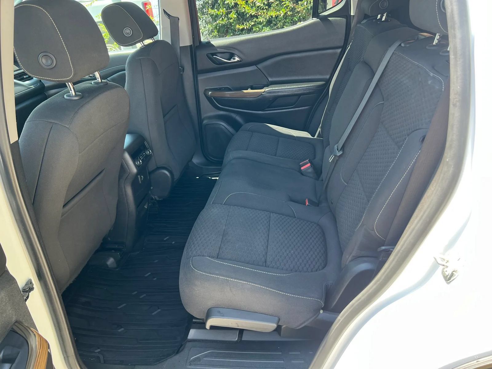 Used 2019 GMC Acadia SLE FWD image 9