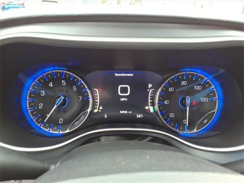 Certified 2021 Chrysler Pacifica Touring-L w/ Uconnect Theater Family Group image 20