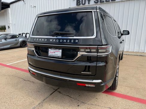 Used 2022 Jeep Grand Wagoneer Series II AWD/4WD image 6