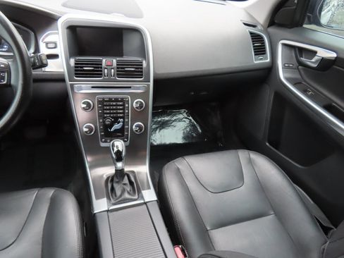 Used 2016 Volvo XC60 T5 Platinum image 13