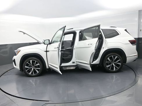 Used 2024 Volkswagen Atlas SEL Premium R-Line AWD/4WD image 9