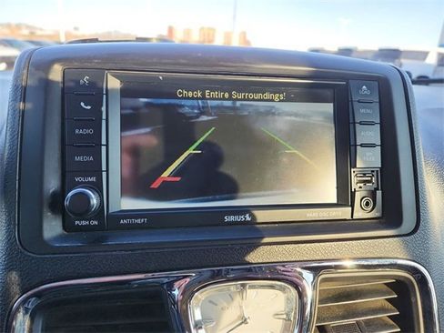 Used 2014 Chrysler Town & Country Touring image 14