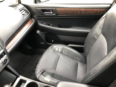 Used 2016 Subaru Outback 2.5i Limited AWD/4WD image 32