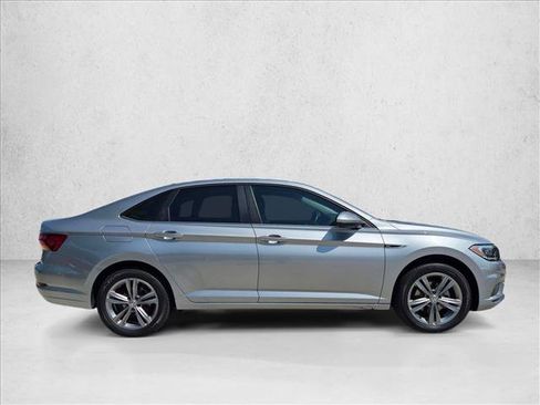 Used 2019 Volkswagen Jetta SEL w/ Cold Weather Package FWD image 4