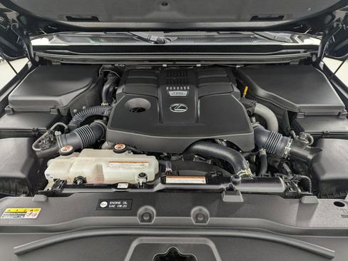 Used 2024 Lexus GX 550 w/ Accessory Package (Z1) image 9