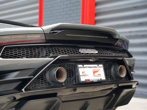 Used 2021 Lamborghini Huracan EVO image 12