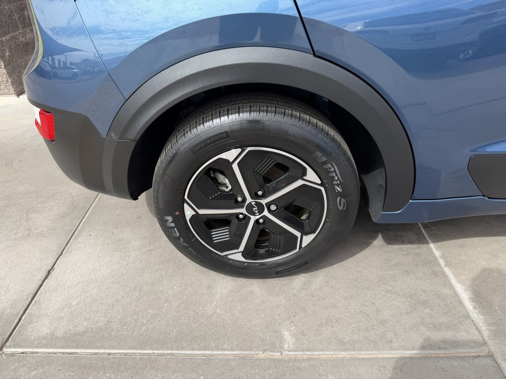 Used 2023 Kia Niro EX FWD image 15