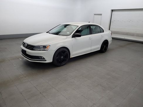 Used 2016 Volkswagen Jetta Sport FWD image 2