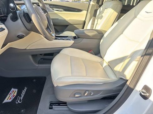 Used 2023 Cadillac XT6 Premium Luxury w/ Technology Package image 18