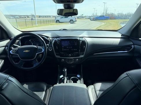 Used 2020 Chevrolet Traverse LT w/ LT Premium Package image 6