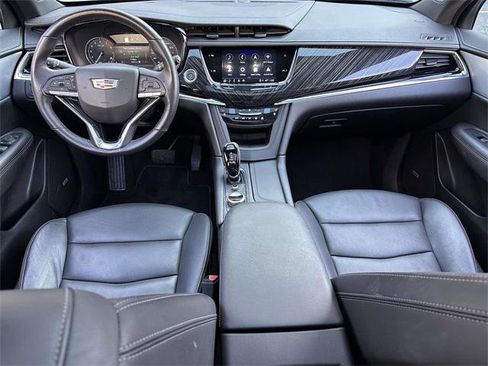 Used 2025 Cadillac XT6 Premium Luxury image 18