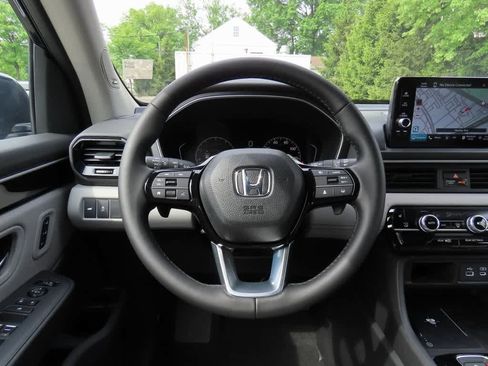 New 2025 Honda Pilot Touring image 19