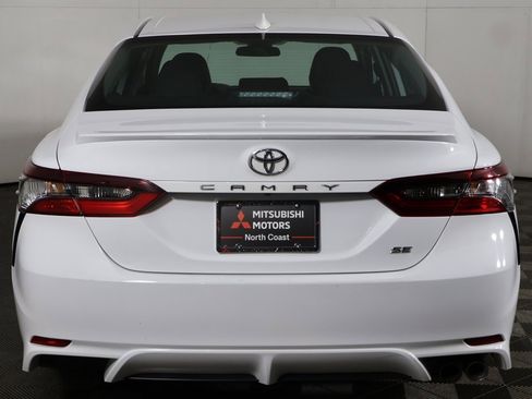 Used 2024 Toyota Camry SE image 9