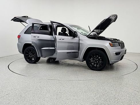 Used 2021 Jeep Grand Cherokee Laredo X AWD/4WD image 10