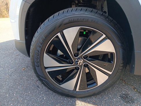 New 2025 Volkswagen Taos SE image 26