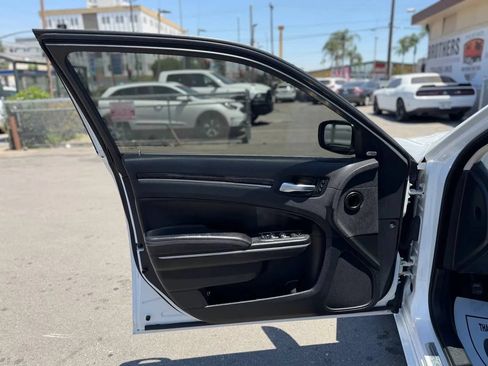 Used 2019 Chrysler 300 Limited RWD image 21