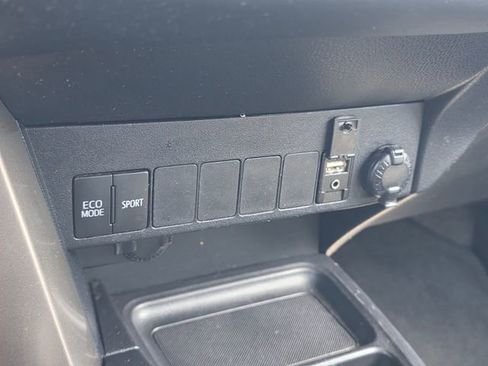 Used 2015 Toyota RAV4 XLE FWD image 26