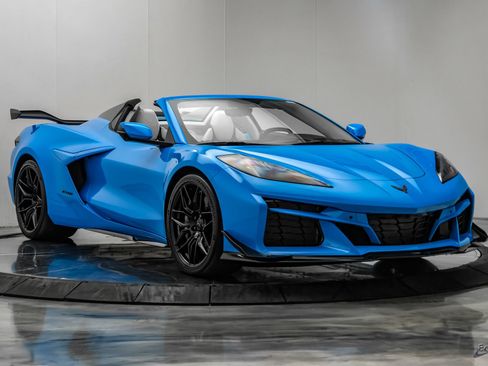Used 2023 Chevrolet Corvette Z06 w/ Z07 Performance Package RWD image 29