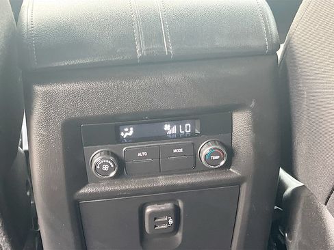 Used 2023 Chevrolet Traverse LT FWD image 24