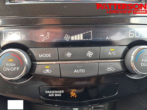 Used 2019 Nissan Rogue SV w/ Premium Package FWD image 11