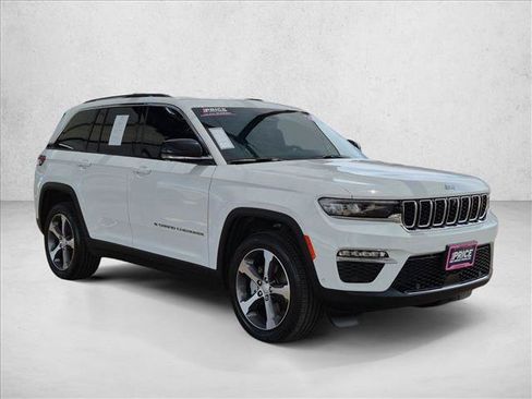 Used 2023 Jeep Grand Cherokee Limited w/ Luxury Tech Group II AWD/4WD image 3