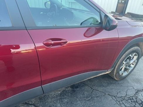 Used 2024 Chevrolet Trax LT w/ LT Convenience Package image 5