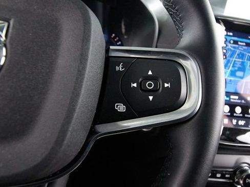 Certified 2026 Volvo XC40 B5 Plus AWD/4WD image 18