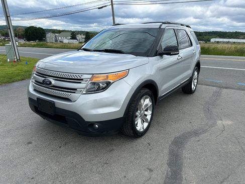 Used 2014 Ford Explorer XLT w/ Equipment Group 202A AWD/4WD image 7