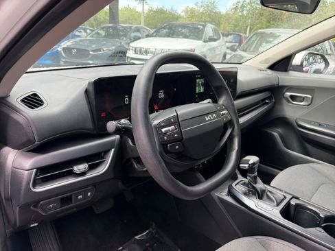 Used 2025 Kia K4 LXS image 32