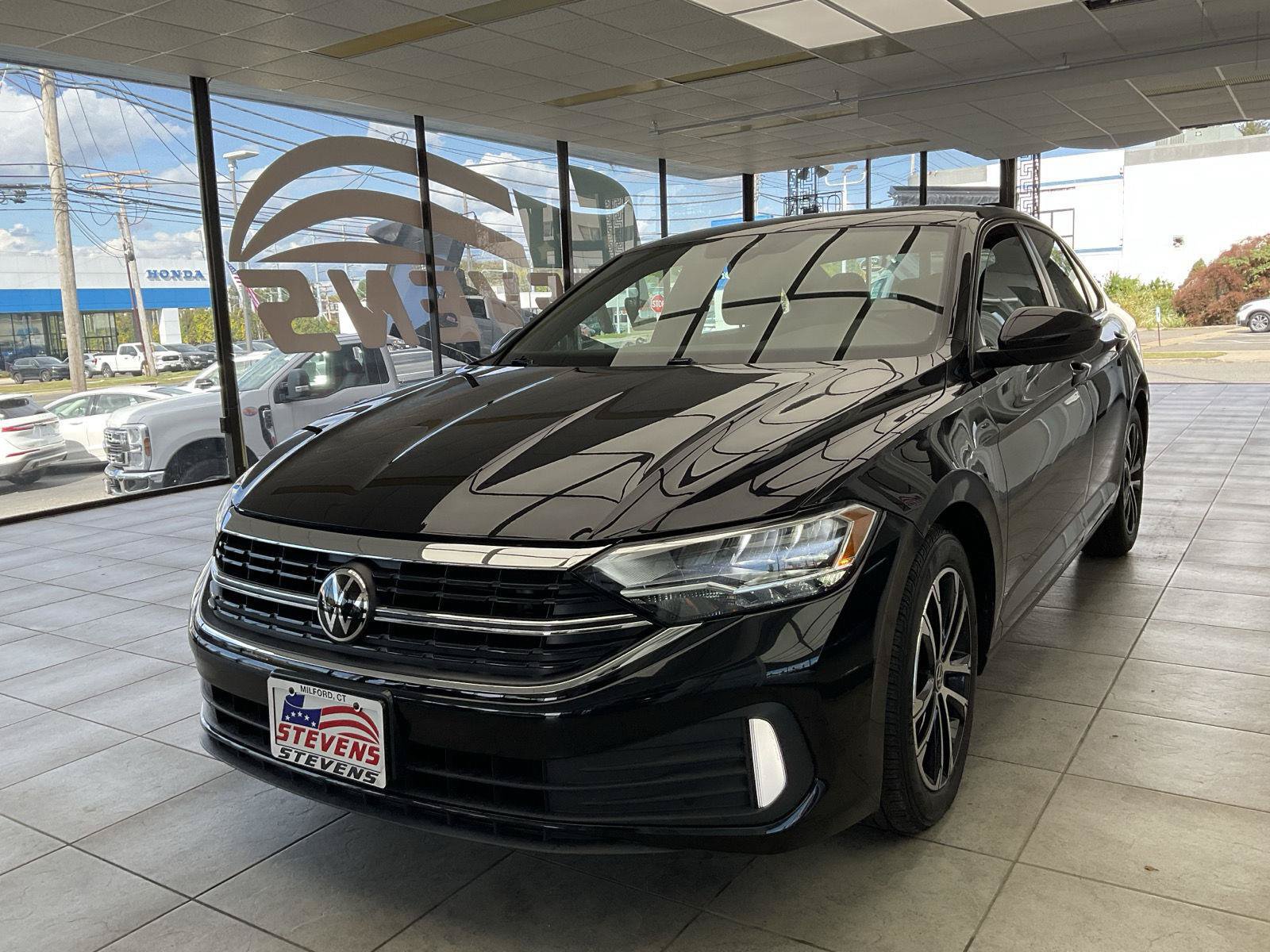 Used 2023 Volkswagen Jetta Sport FWD image 3