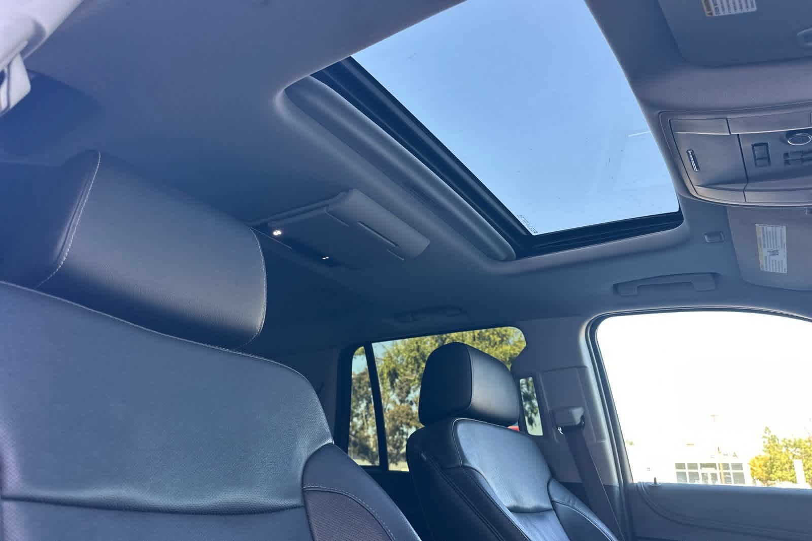 Used 2015 Chevrolet Tahoe LTZ AWD/4WD image 18