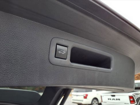 Used 2021 Toyota Highlander XLE image 20