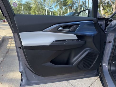 Used 2025 Chevrolet Equinox EV LT image 16