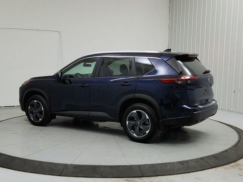 Used 2025 Nissan Rogue SV w/ SV Premium Package image 5
