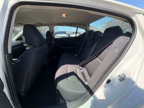 Used 2025 Nissan Altima 2.5 SV FWD image 25