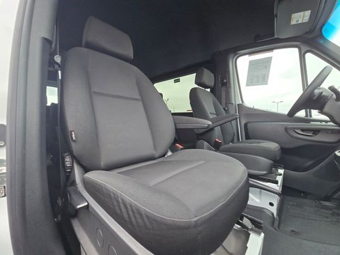Used 2024 Mercedes-Benz Sprinter 2500 image 15