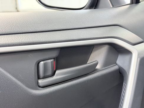 Used 2019 Toyota RAV4 LE w/ Carpet Mat Package AWD/4WD image 9